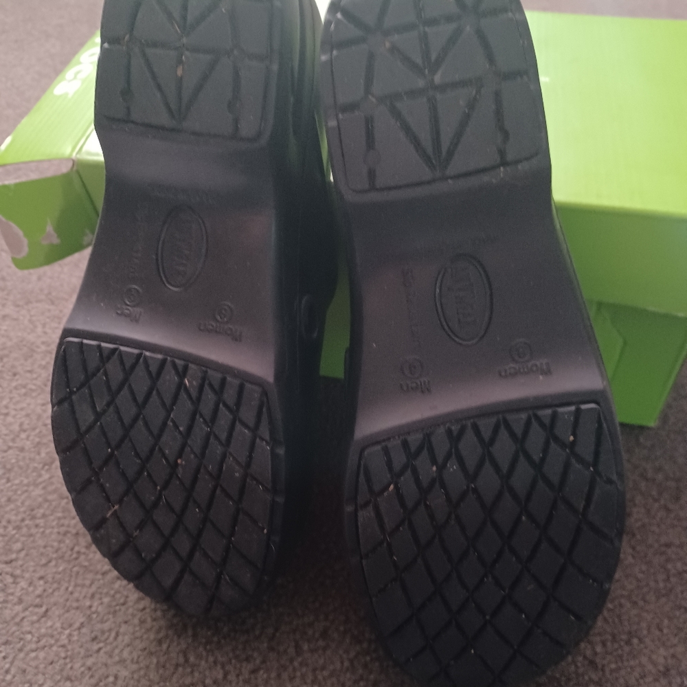 Nursing shoes - Picture 3 of 3